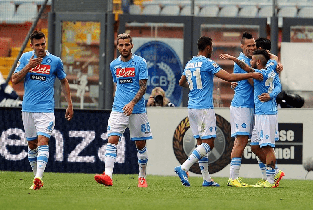 包含萨索洛对阵那不勒斯,意甲争夺激烈的词条 包含萨索洛对阵那不勒斯,意甲争夺激烈的词条