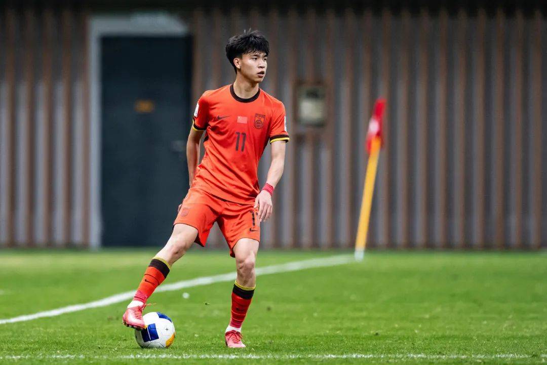 球员技术表现精湛,场上技艺展露无遗的简单介绍 球员技术表现精湛,场上技艺展露无遗的简单介绍