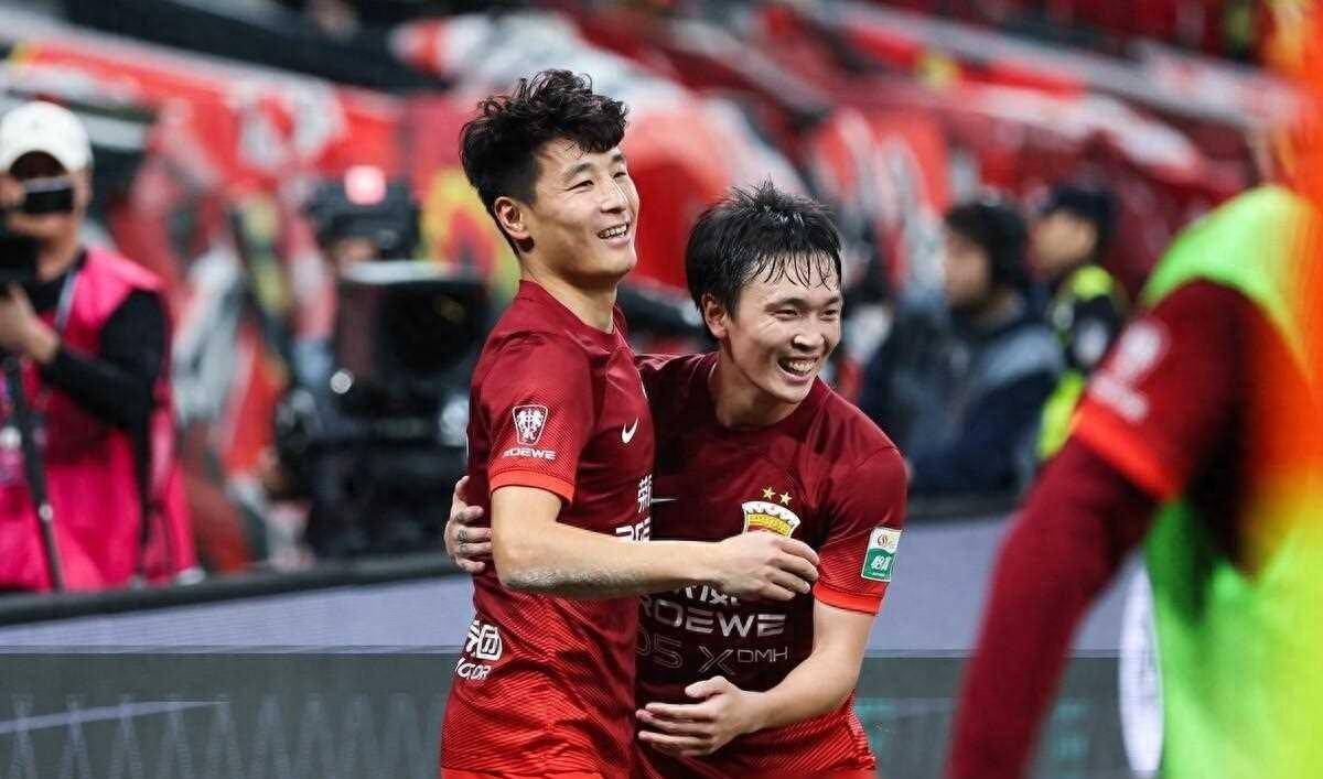 上港武磊在意大利受到了比赛场内的暴力对待 上港武磊在意大利受到了比赛场内的暴力对待