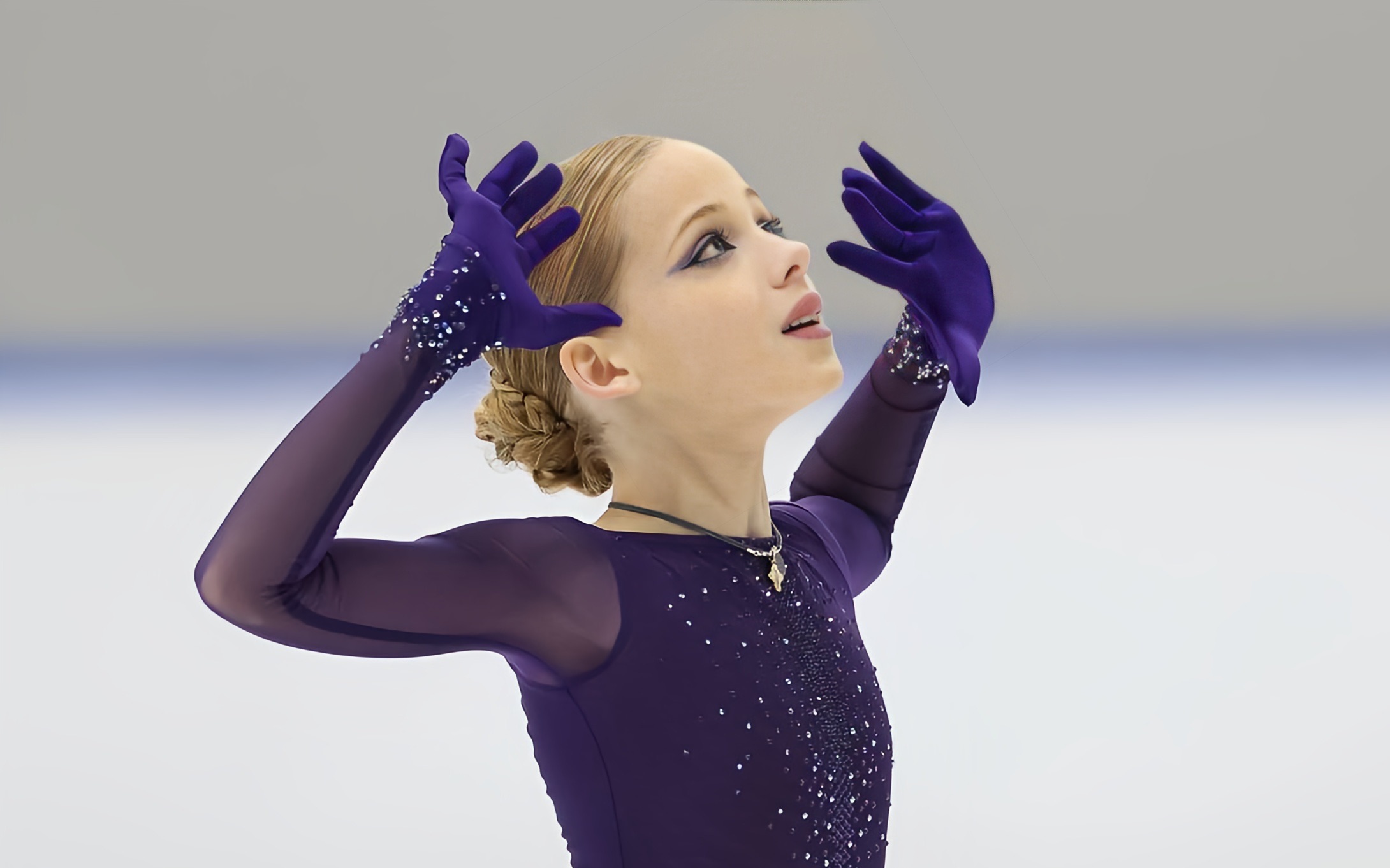 白俄罗斯选手夺得女子摔跤金牌