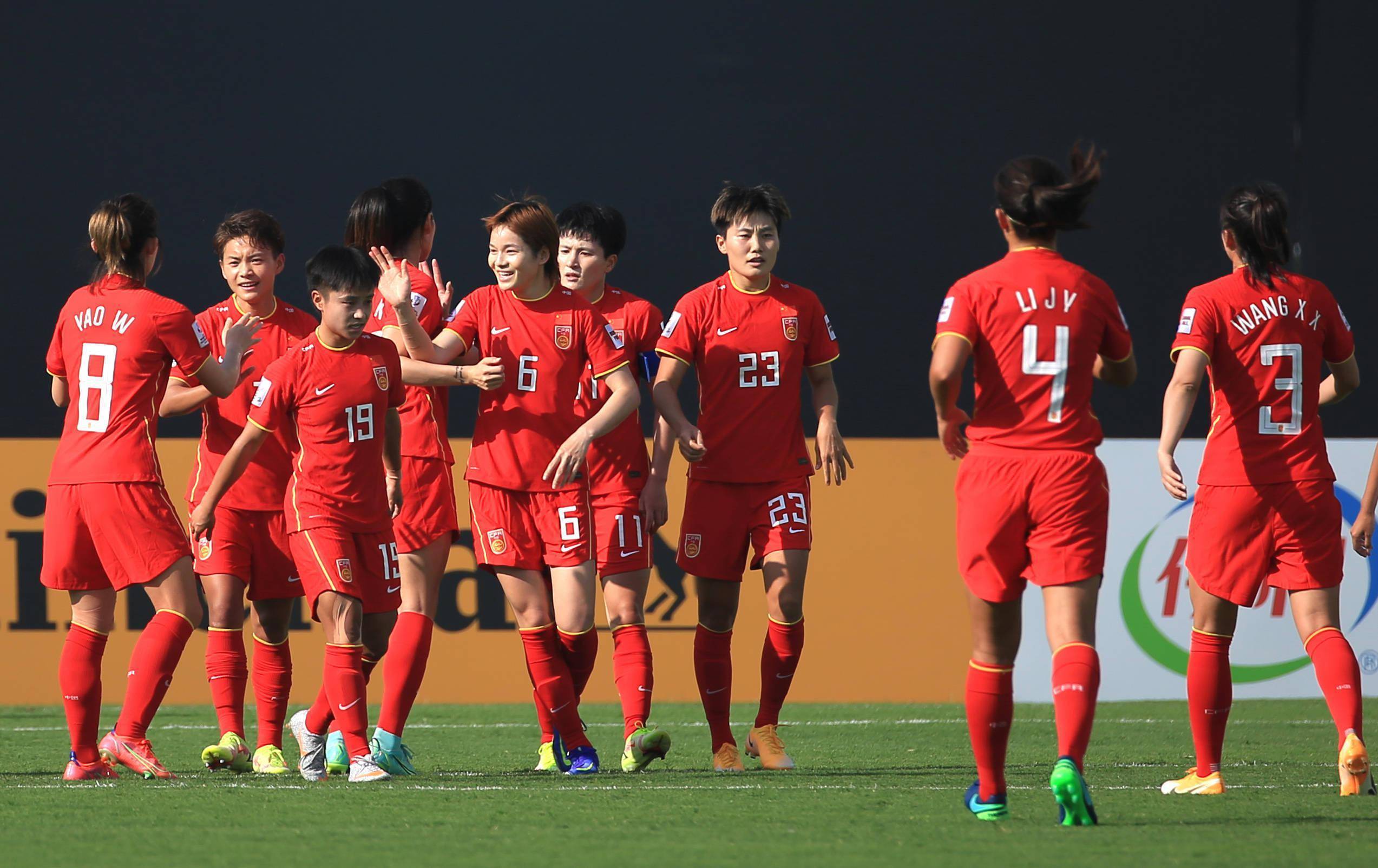 女足联赛战况激烈,胜负难分 女足联赛战况激烈,胜负难分