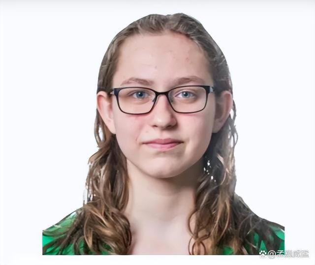 关于罗马尼亚游泳选手斩获第一金，雄赳赳气昂昂的信息