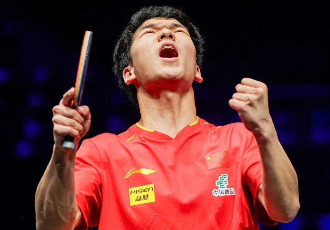 中东球员勇敢拼搏,赢得掌声 中东球员勇敢拼搏,赢得掌声