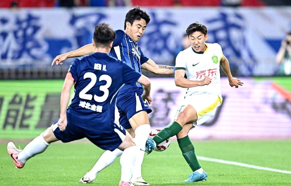 国安逼平绿城，暂时落后恒大