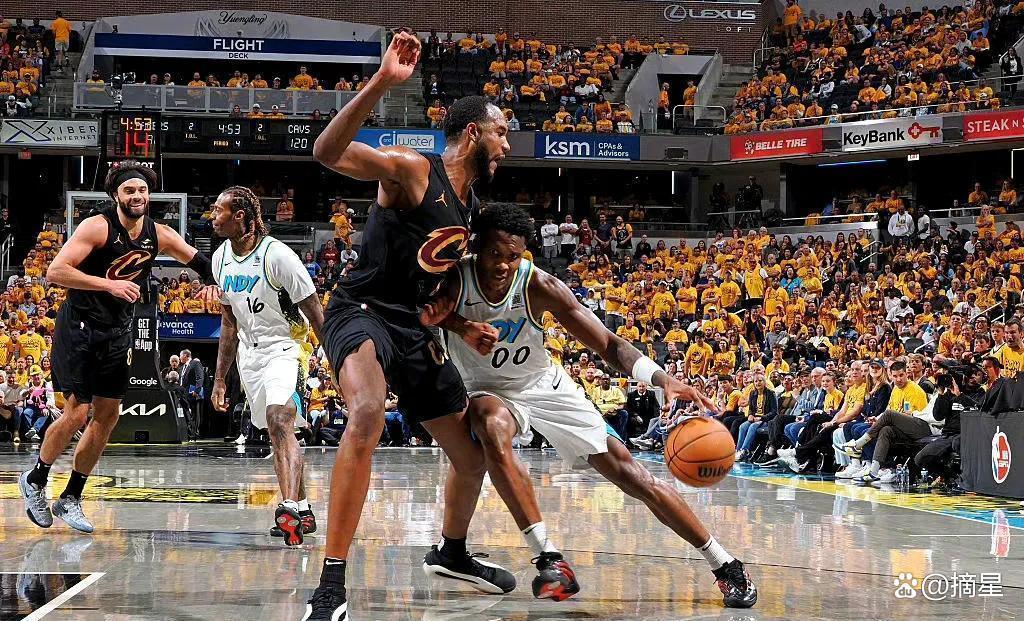 关于骑士主场失利，勒布朗表现稳定球队难挽狂澜的信息
