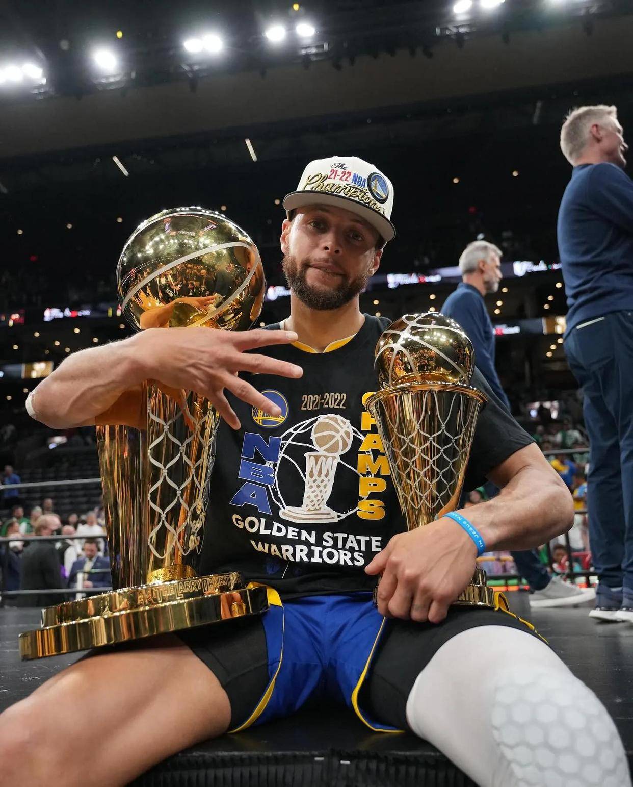 NBA总决赛MVP荣耀加冕 NBA总决赛MVP荣耀加冕